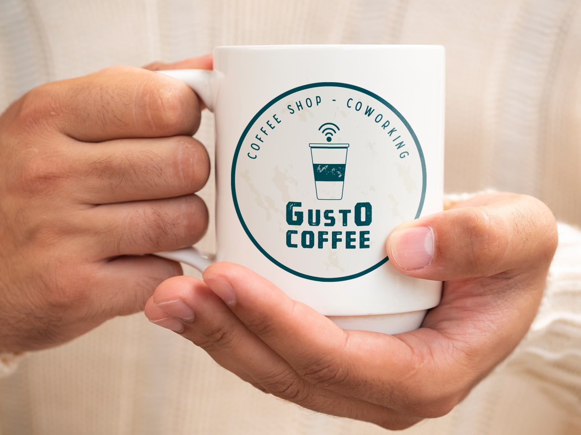 mock up du logo gusto coffee sur un mug